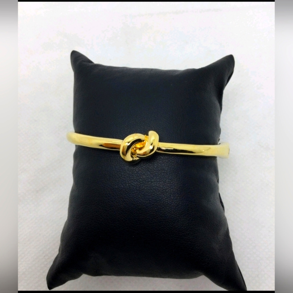 Kate Spade New York Goldtone Knot Hinged Bangle Bracelet NWOT 6.5